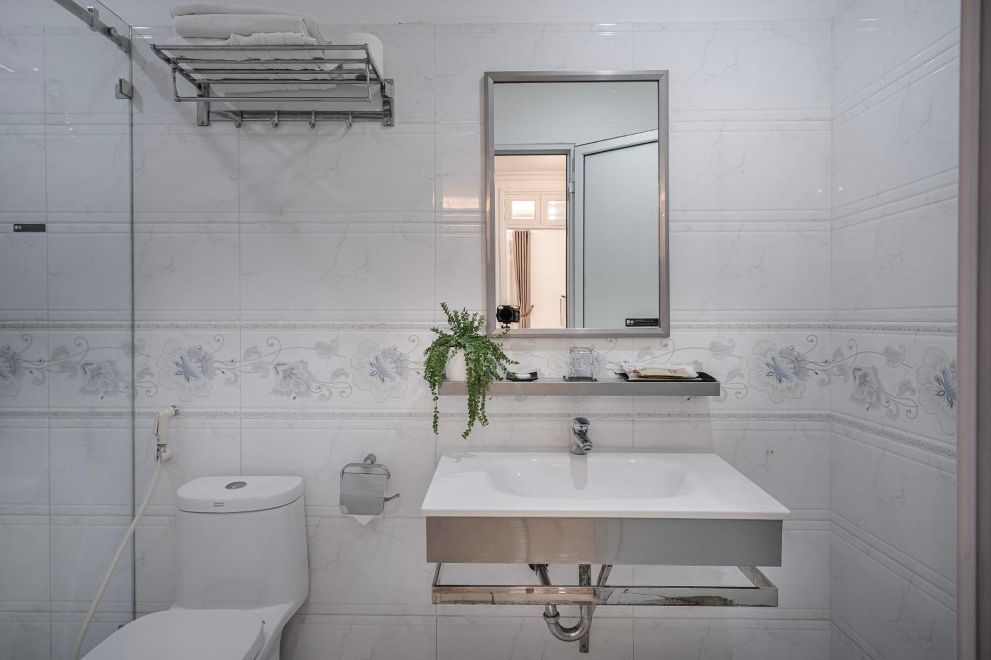 그레이스 호텔 Grace Hotel & Residence Hanoi Bagian luar foto